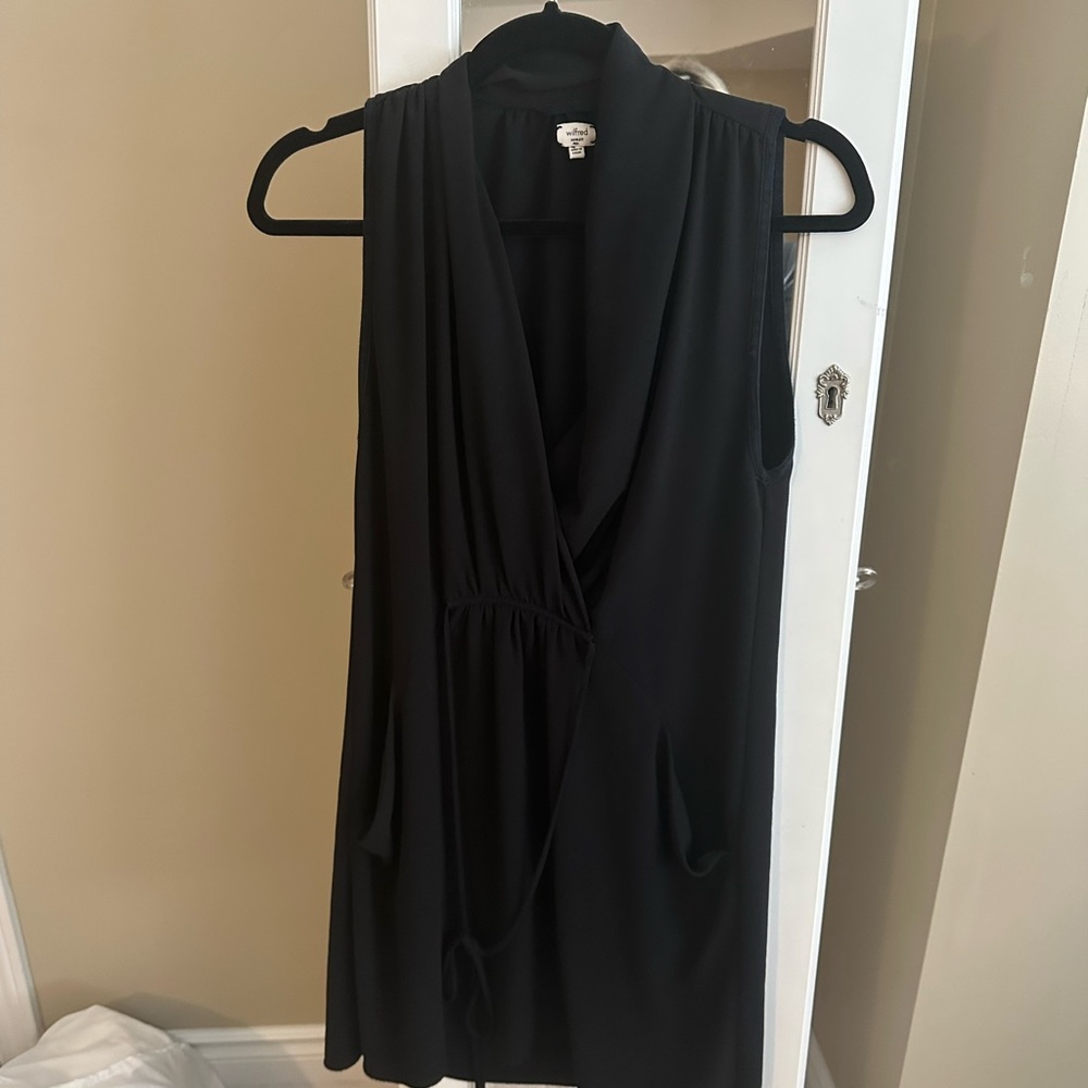 Aritzia Wilfred xs black plunge dress